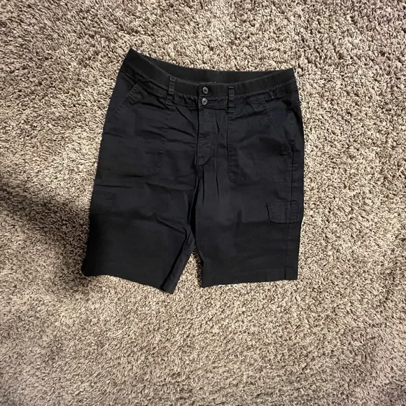 Lee Women's Relaxed Fit Avey Knit Waist Cargo Bermuda Short